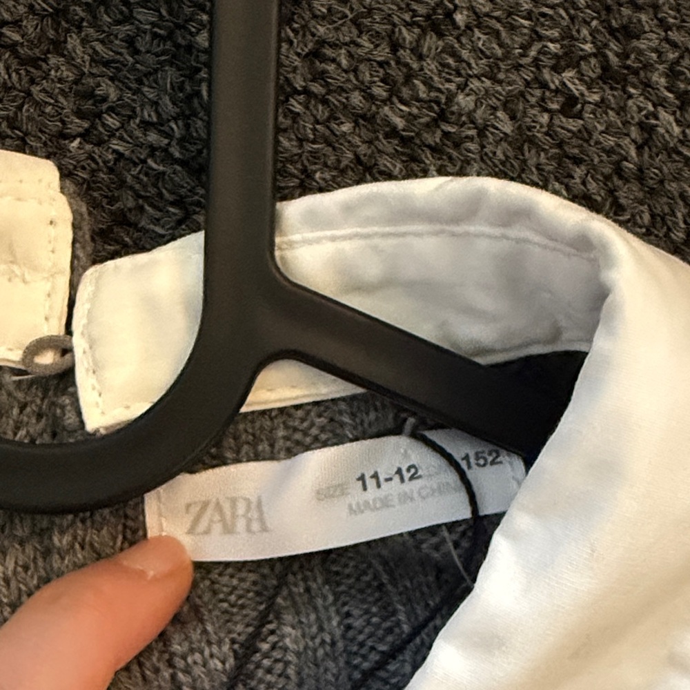 Zara Gray Ribbed Knit Sweater with White Shirt Hem - Picture 2 of 3